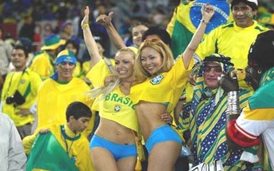 Ngoài cơ hội thỏa mãn tình yêu bóng đá, Brazil còn có thể thu 70 tỷ USD nhờ World Cup 2014.